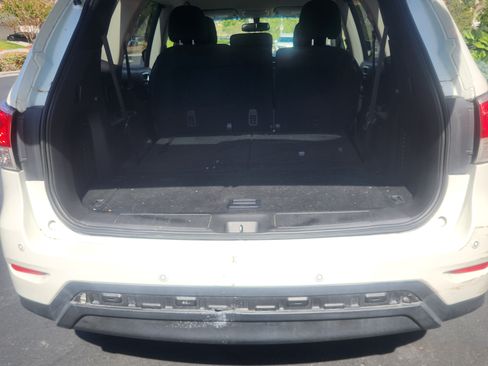 Used 2015 Nissan Pathfinder SV image 8