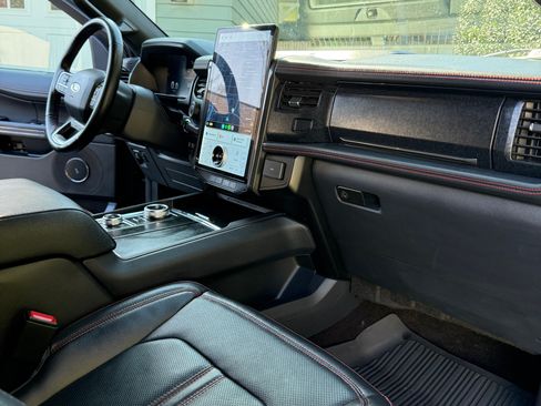 Used 2023 Ford Expedition Max Limited image 6