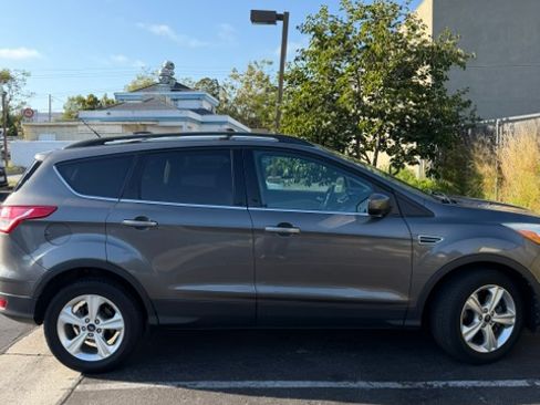 Used 2013 Ford Escape SE FWD image 2