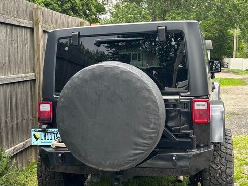 Used 2015 Jeep Wrangler Unlimited Sahara AWD/4WD image 5
