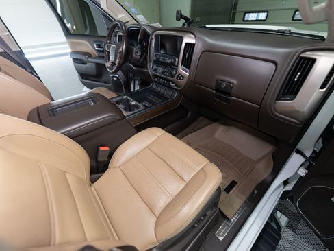 Used 2018 GMC Sierra 2500 Denali w/ Duramax Plus Package image 17