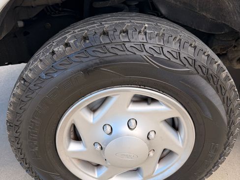 Used 2011 Ford E-350 and Econoline 350 XLT image 16