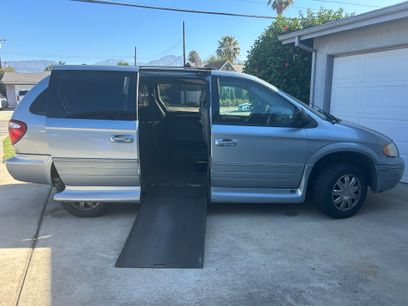 Used 2005 Chrysler Town & Country Limited w/ Trailer Tow Group