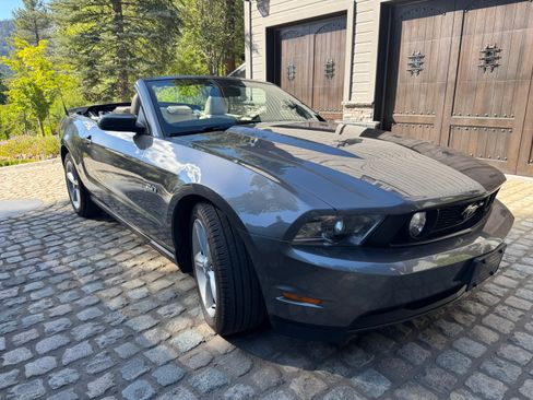 Used 2011 Ford Mustang GT Premium RWD image 4