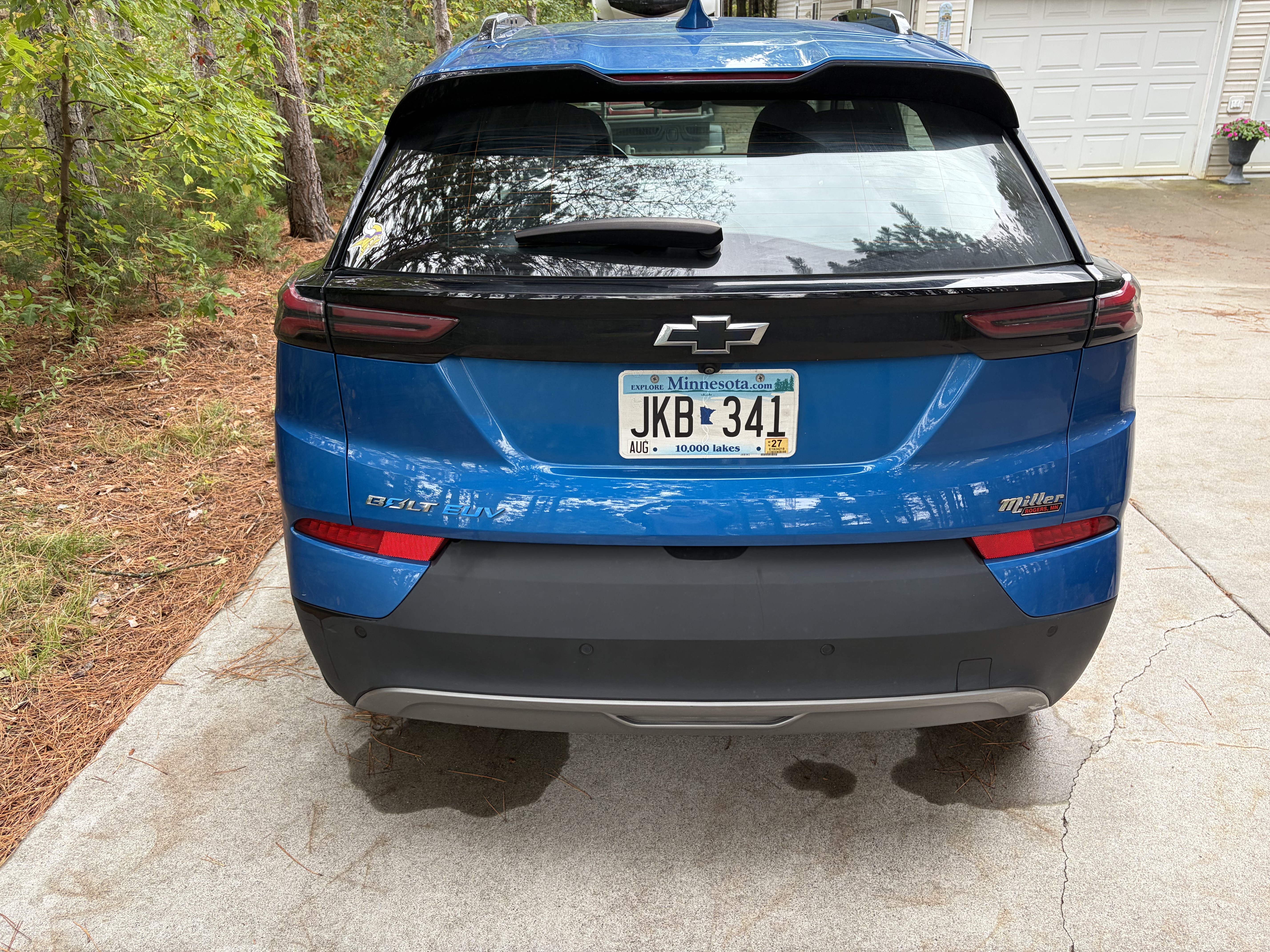 Used 2022 Chevrolet Bolt EUV LT w/ Convenience Package FWD image 4