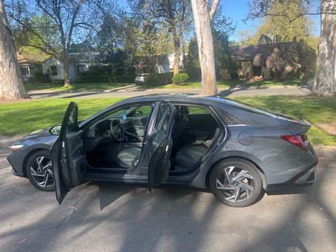 Used 2024 Hyundai Elantra SEL w/ Convenience Package image 4