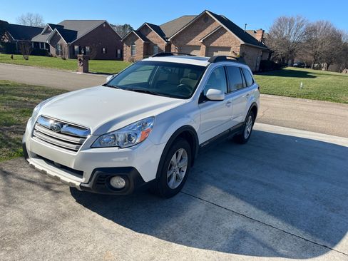 Used 2014 Subaru Outback 3.6R Limited image 2