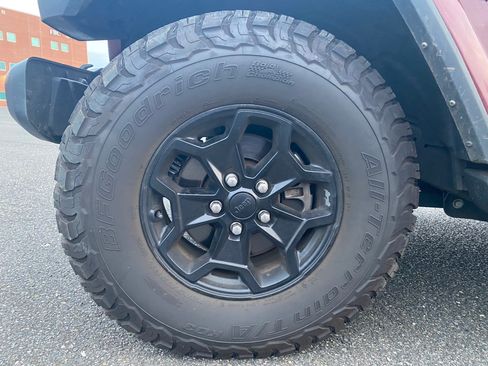 Used 2021 Jeep Gladiator Sport image 11