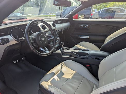 Used 2017 Ford Mustang Premium RWD image 16