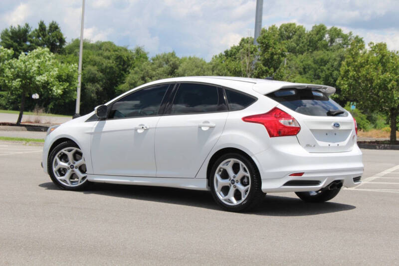 Used 2013 Ford Focus ST FWD image 2