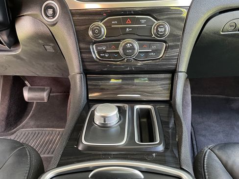 Used 2017 Chrysler 300 Limited w/ Value Package image 10