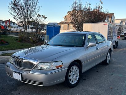 Used 2009 Lincoln Town Car Signature Limited