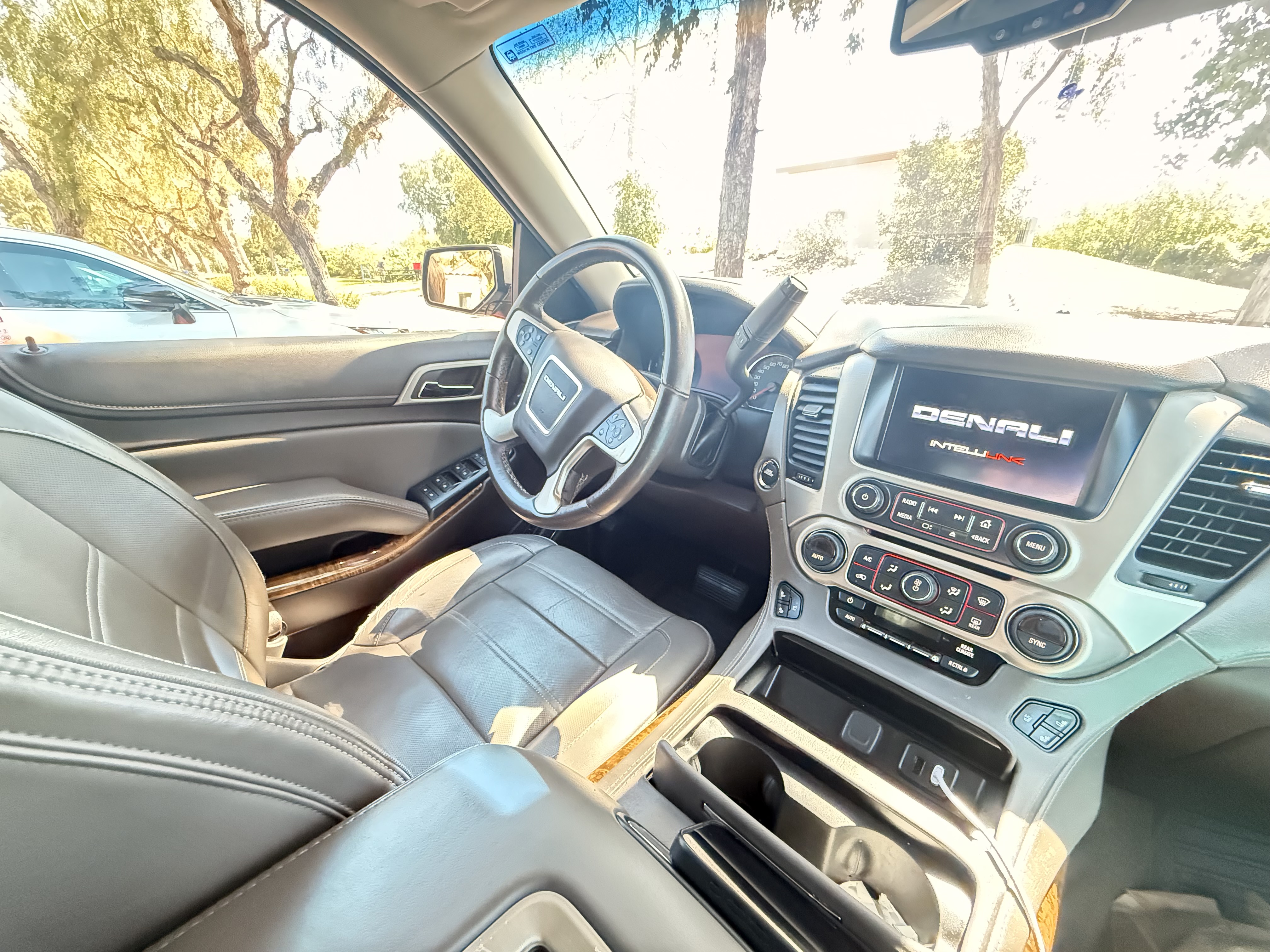 Used 2016 GMC Yukon Denali w/ Open Road Package AWD/4WD image 1