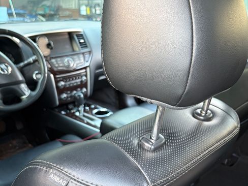 Used 2016 Nissan Pathfinder Platinum FWD image 10