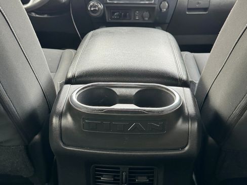 Used 2018 Nissan Titan SV image 15