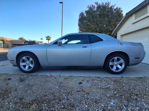 Used 2010 Dodge Challenger R/T image 4
