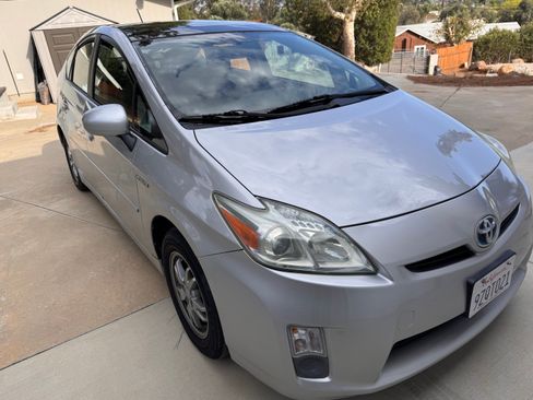 Used 2010 Toyota Prius Five FWD image 2