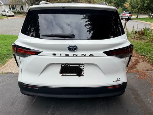Used 2022 Toyota Sienna LE FWD image 17
