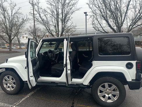 Used 2013 Jeep Wrangler Unlimited Sahara image 6