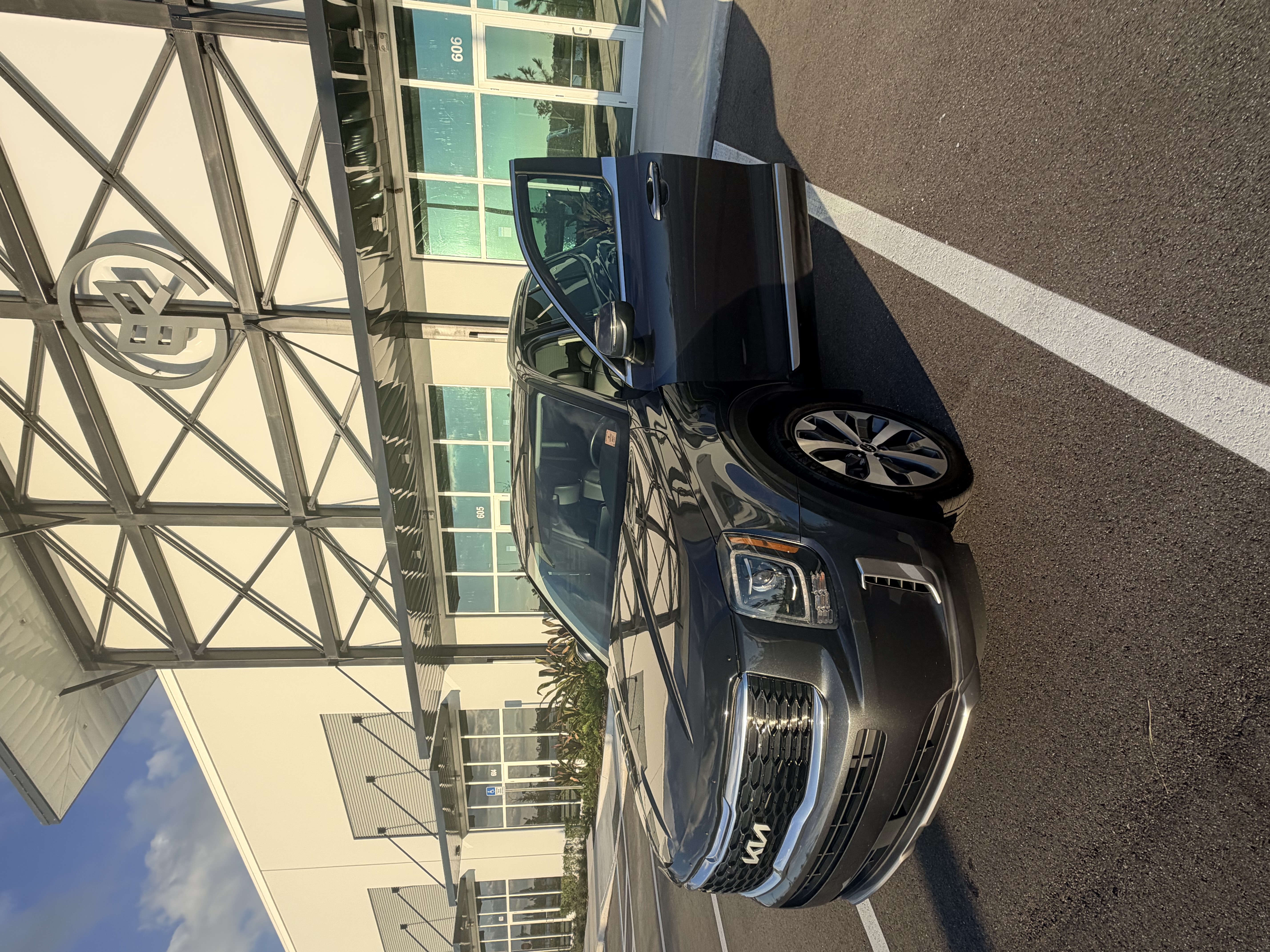 Used 2022 Kia Telluride S FWD image 2