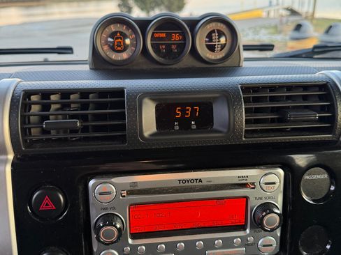 Used 2014 Toyota FJ Cruiser 4WD w/ Convenience Package image 13