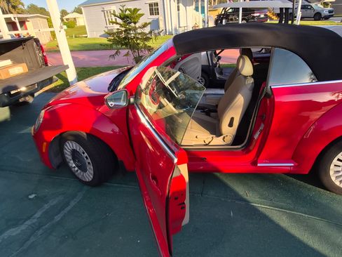 Used 2014 Volkswagen Beetle 2.5 image 11