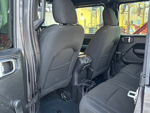 Used 2022 Jeep Wrangler Unlimited Sport image 19