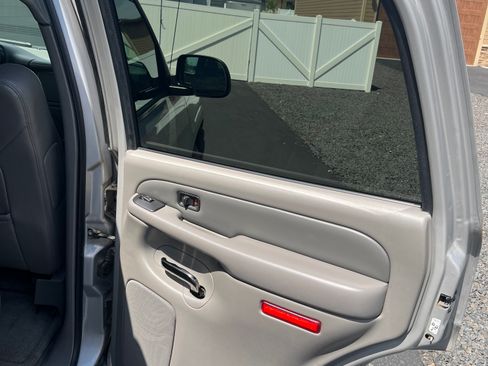 Used 2004 GMC Yukon Denali AWD/4WD image 21