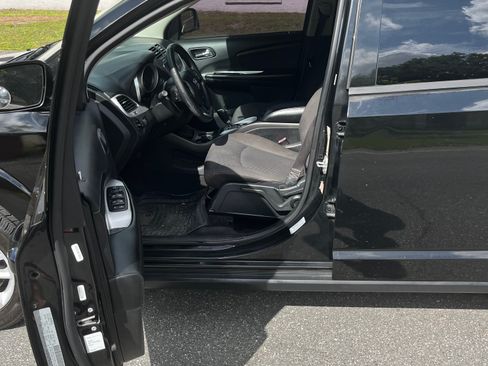 Used 2017 Dodge Journey SXT AWD/4WD image 2