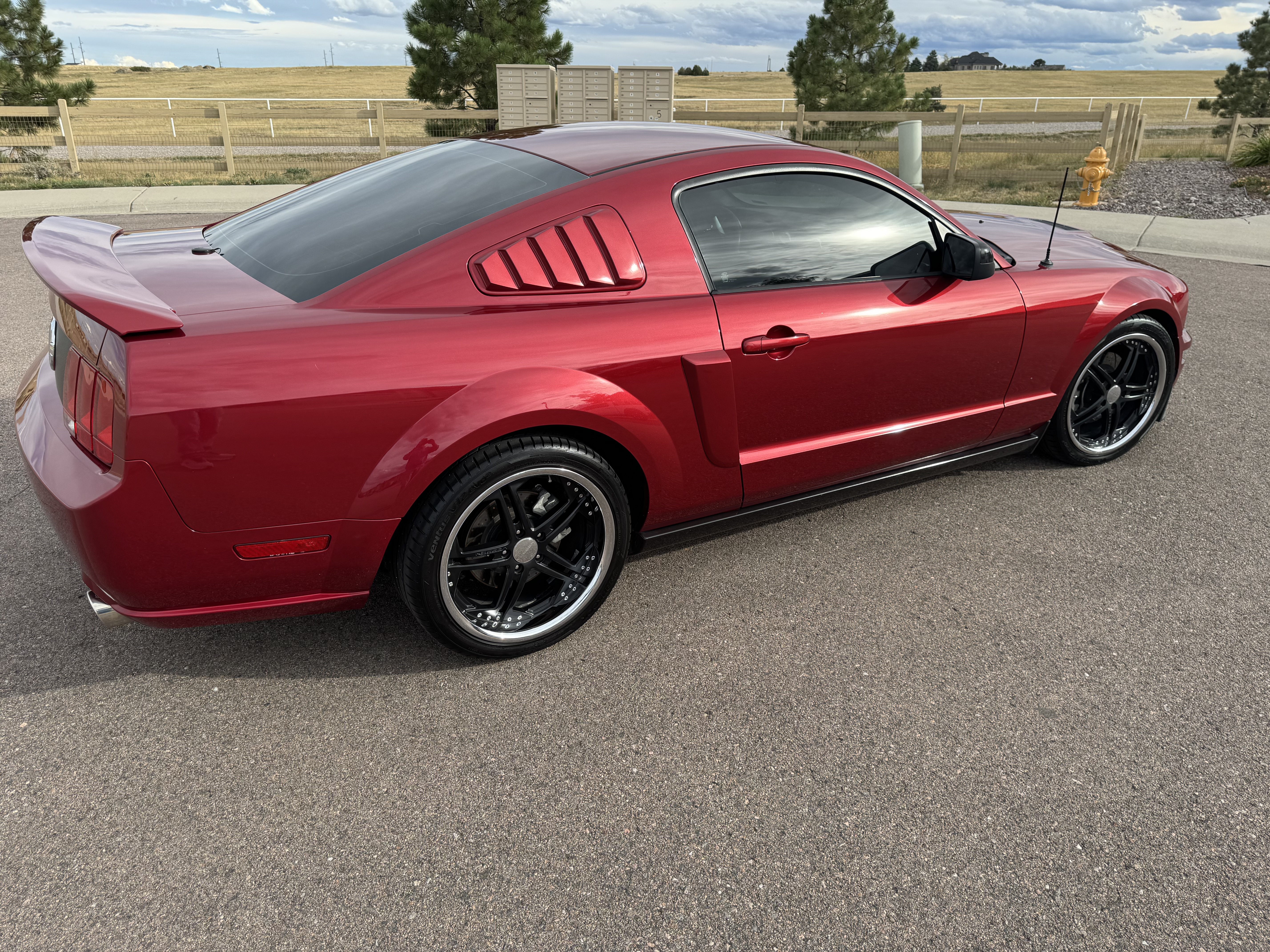 Used 2005 Ford Mustang GT Premium RWD image 2
