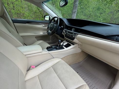 Used 2015 Lexus ES 350 w/ Premium Package FWD image 9