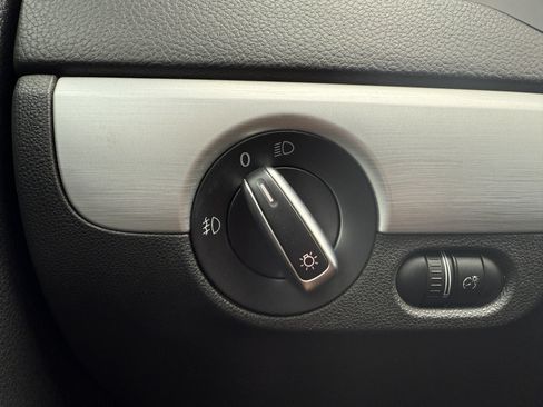 Used 2013 Volkswagen Jetta SEL Premium image 12