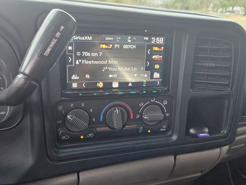 Used 2002 Chevrolet Suburban LS image 29