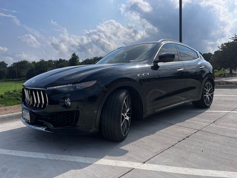 Used 2017 Maserati Levante S AWD/4WD image 8