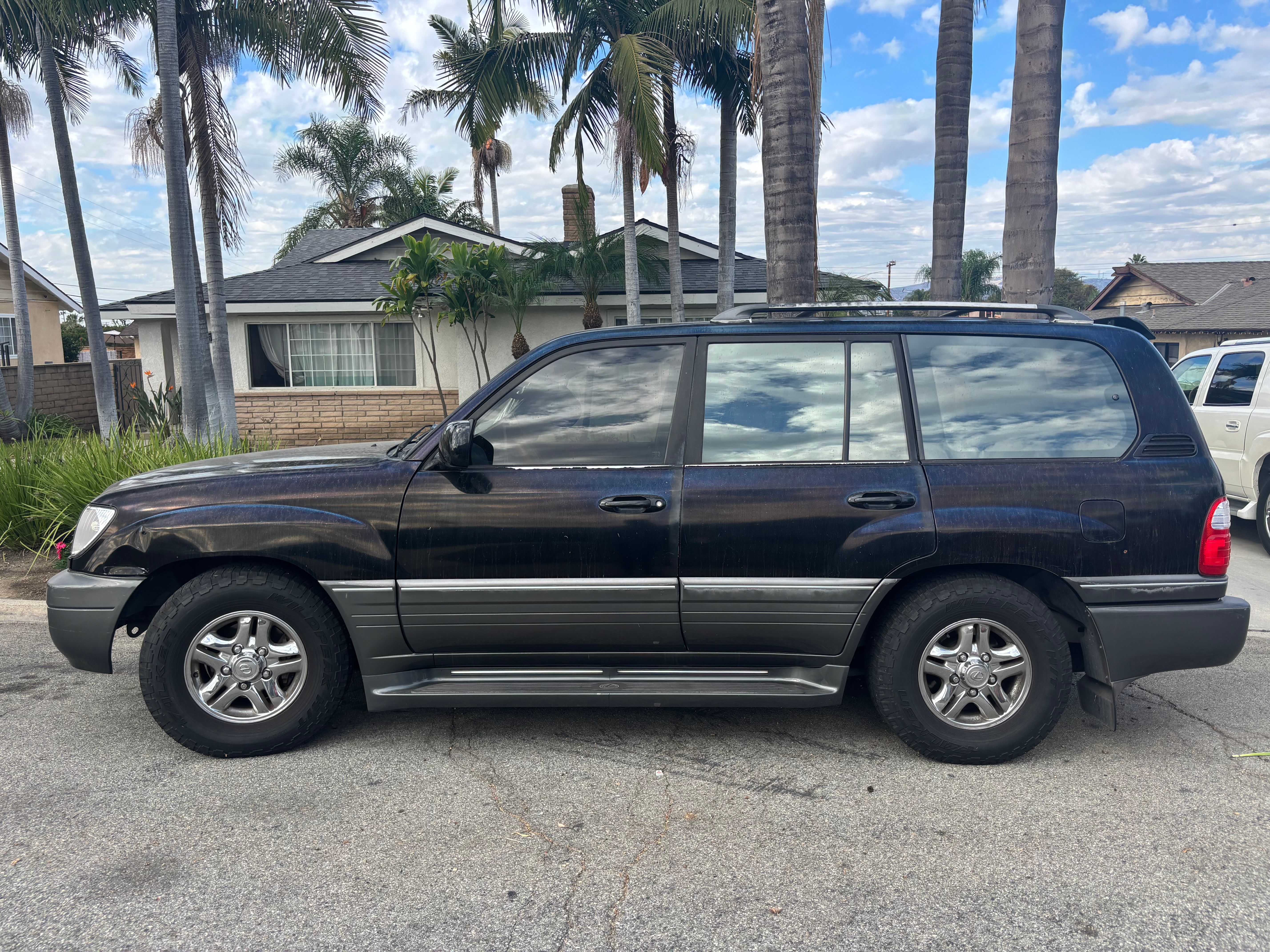 Used 2002 Lexus LX 470 4WD image 2