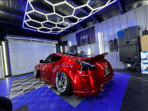 Used 2010 Nissan 370Z Touring image 2