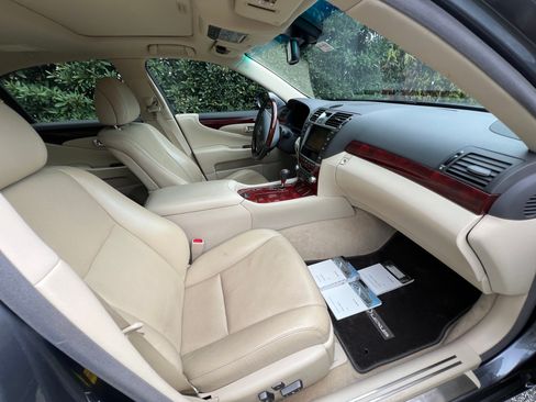 Used 2012 Lexus LS 460 w/ Luxury Value Edition image 8