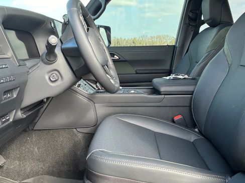 Used 2025 Lexus GX 550 image 9