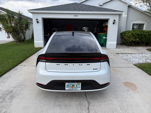 Used 2025 Toyota Prius image 6