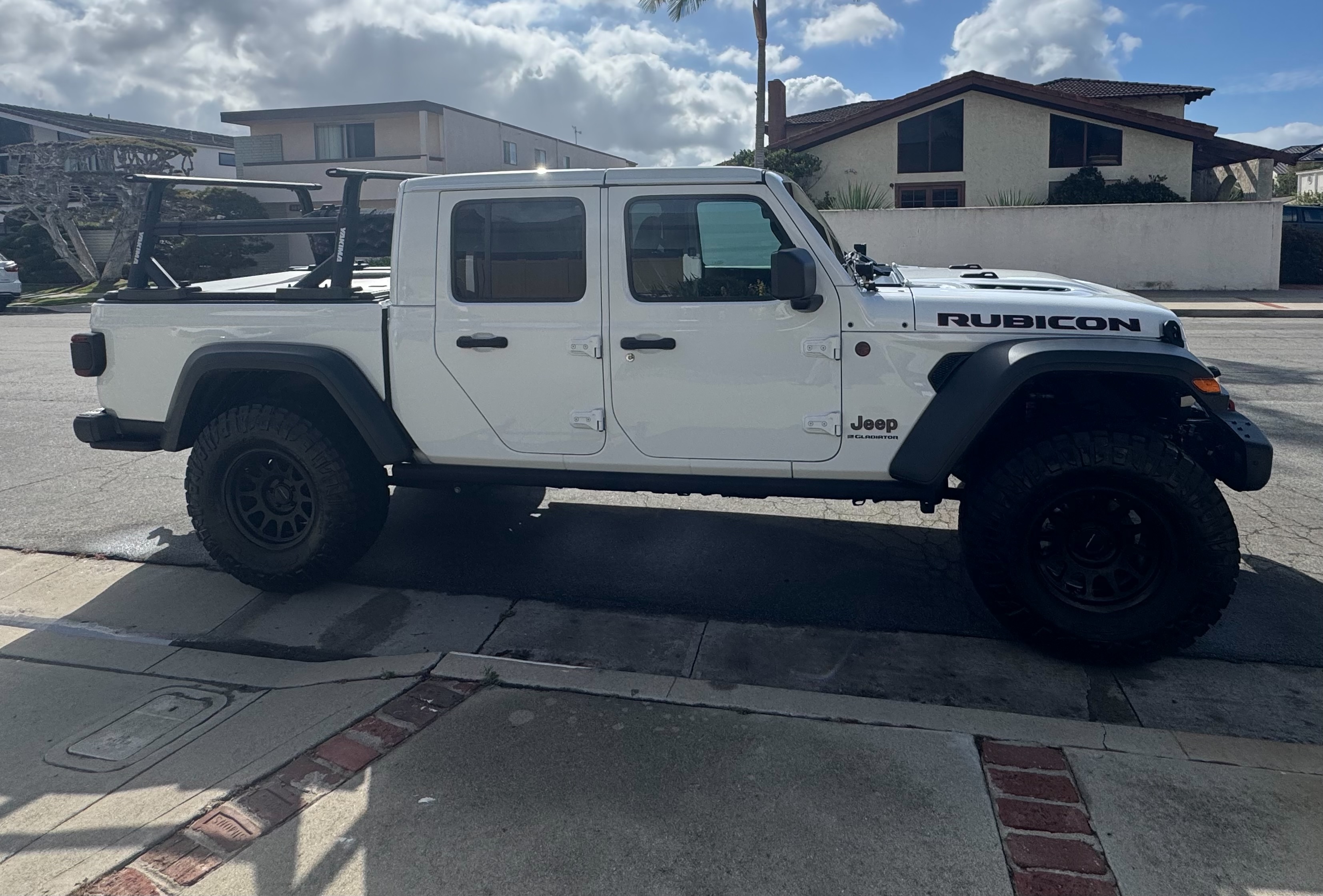 Used 2025 Jeep Gladiator Rubicon w/ Safety Group AWD/4WD image 9