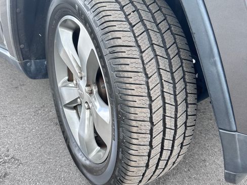 Used 2015 Jeep Grand Cherokee Limited image 18