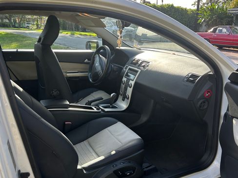 Used 2011 Volvo C30 image 23