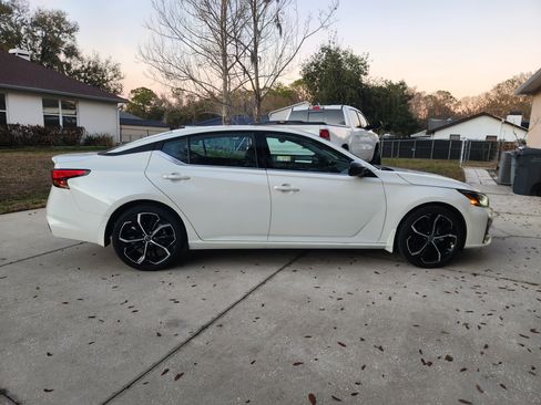 Used 2024 Nissan Altima 2.5 SR w/ SR Premium Package image 2