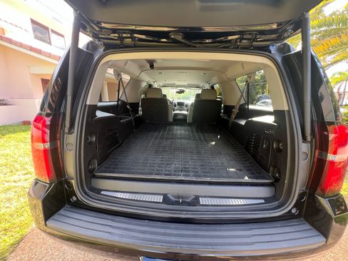 Used 2019 Chevrolet Suburban LT w/ Luxury Package RWD image 8