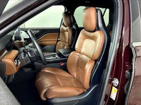 Used 2023 Lincoln Aviator Reserve w/ Equipment Group 201A RWD image 5