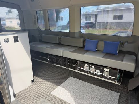 Used 2017 Ford Transit 350 XLT RWD image 11