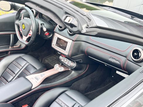 Used 2014 Ferrari California image 8
