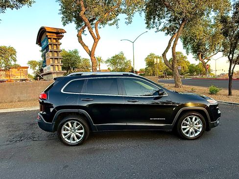 Used 2014 Jeep Cherokee Limited w/ Luxury Group FWD image 4