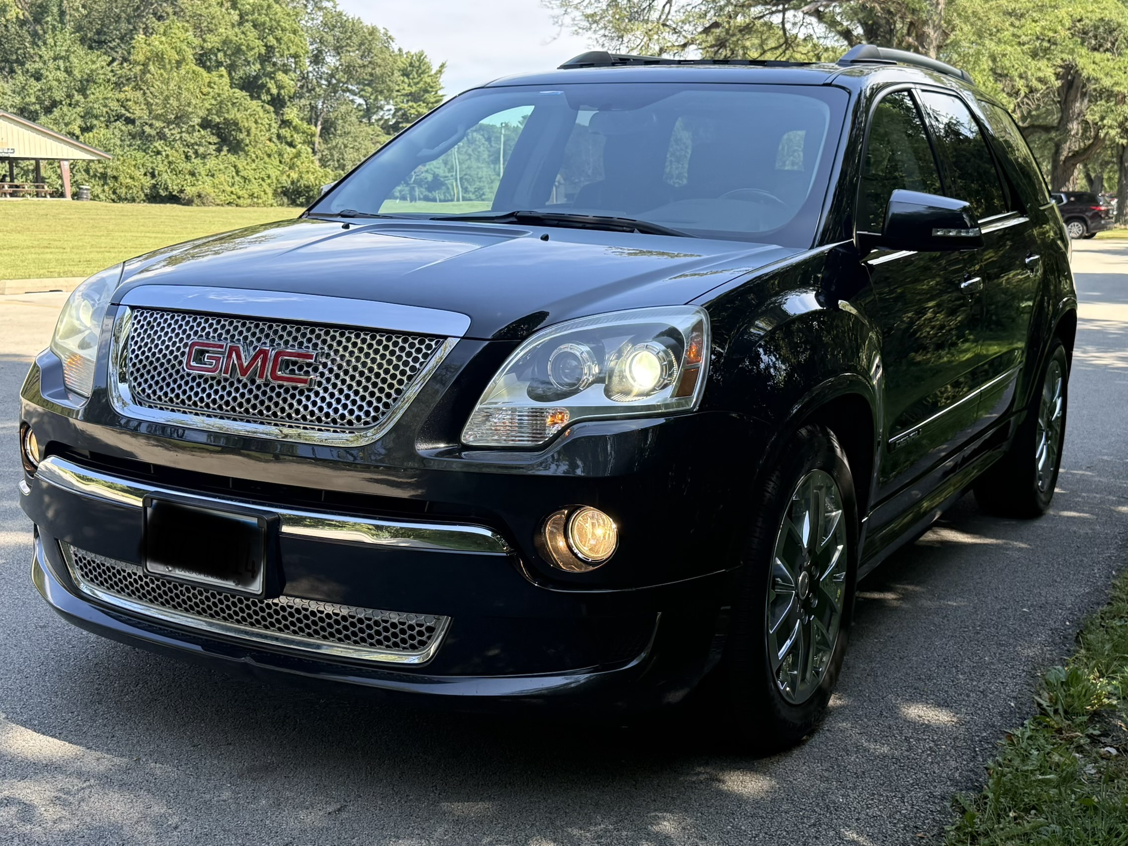 Used 2011 GMC Acadia Denali AWD/4WD image 1