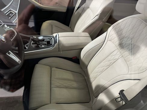 Used 2022 BMW X7 xDrive40i w/ M Sport Package image 10